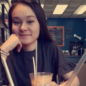 Meet your Posher, Olivia